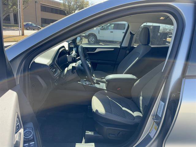 Used 2022 Ford Escape SE w/ Convenience Package FWD image 8
