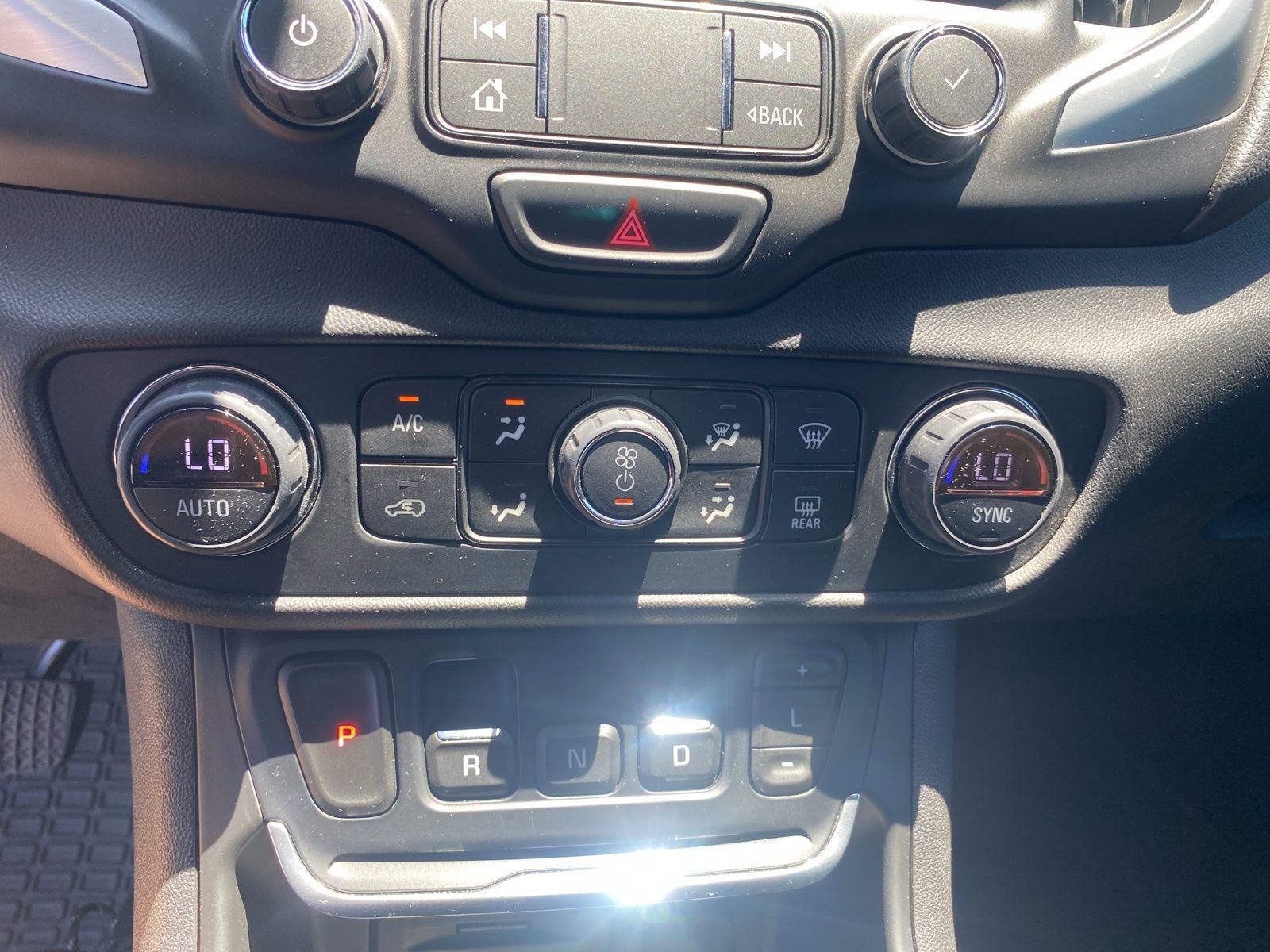Used 2019 GMC Terrain SLE w/ Driver Convenience Package FWD image 17