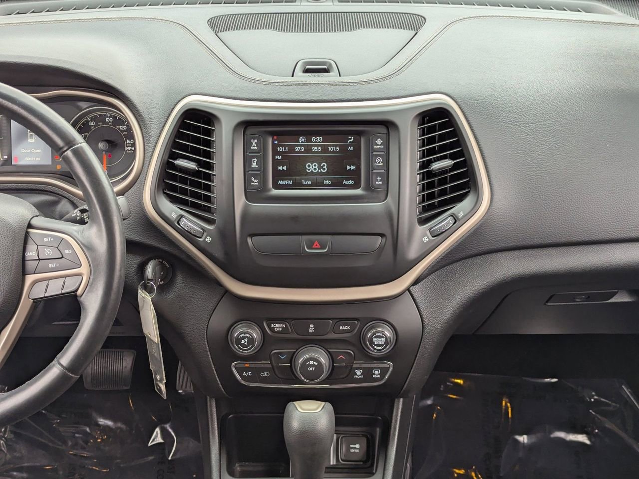 Used 2016 Jeep Cherokee Latitude FWD image 14