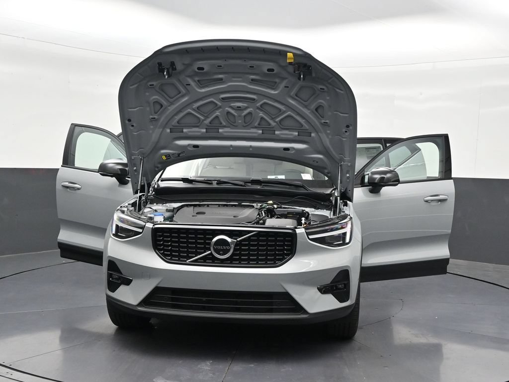 New 2026 Volvo XC40 B5 Plus w/ Protection Package Premier AWD/4WD image 36