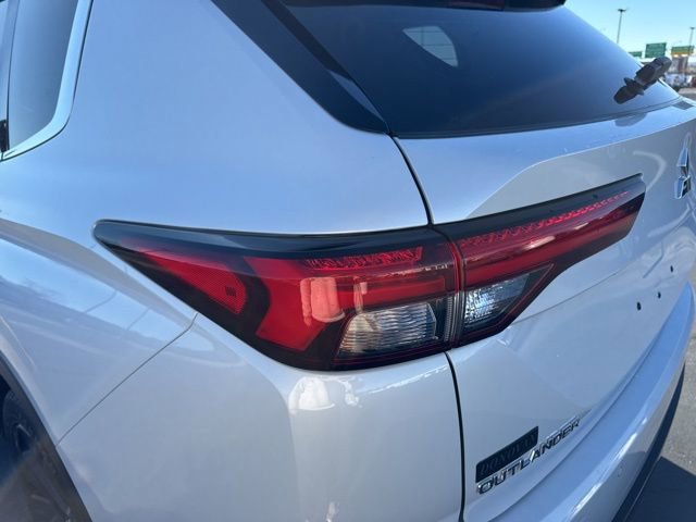 Used 2023 Mitsubishi Outlander SE image 24