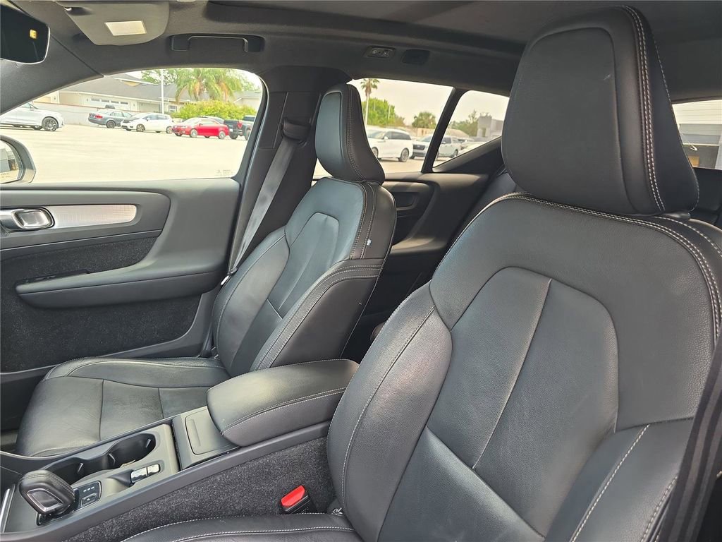 Used 2019 Volvo XC40 T5 Momentum image 15