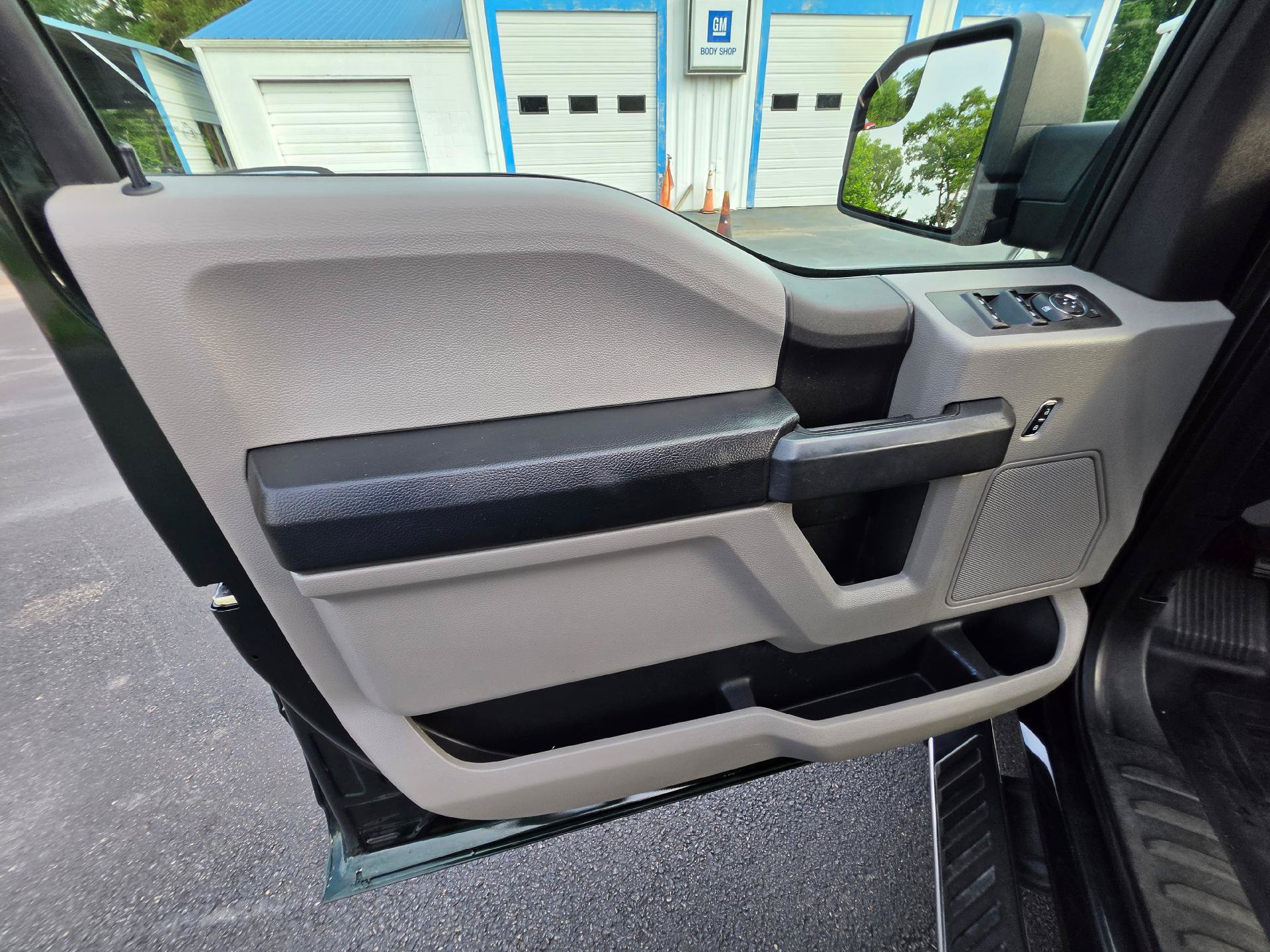 Used 2016 Ford F150 XL w/ Equipment Group 101A Mid AWD/4WD image 14
