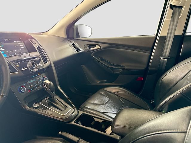 Used 2017 Ford Focus Titanium w/ Titanium Technology Package image 25