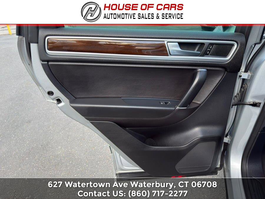 Used 2016 Volkswagen Touareg Sport AWD/4WD image 53