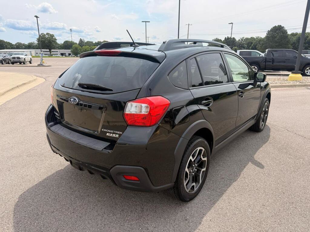 Used 2017 Subaru Crosstrek 2.0i Premium AWD/4WD image 3