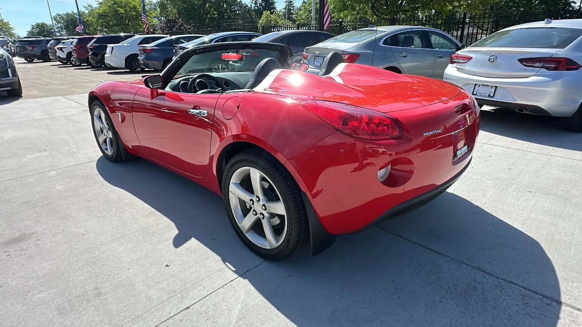 Used 2006 Pontiac Solstice Convertible w/ Premium Package RWD image 7