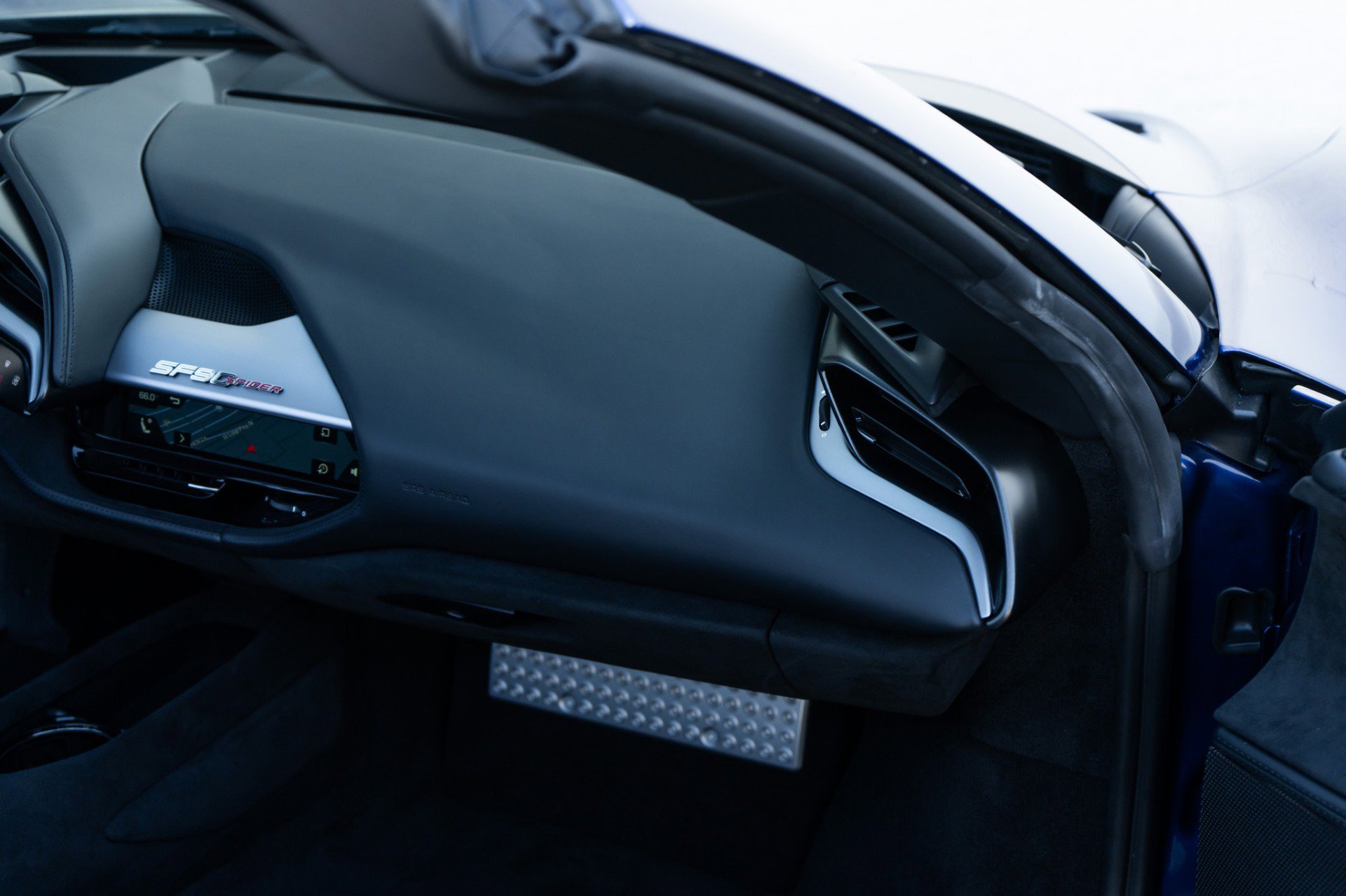 Used 2025 Ferrari SF90 Spider image 32