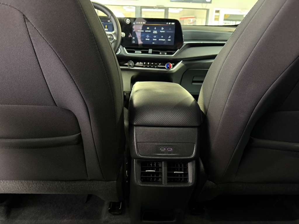 Used 2026 Chevrolet Equinox LT image 34
