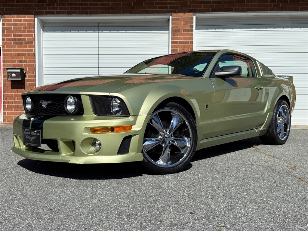Used 2005 Ford Mustang GT Premium image 3