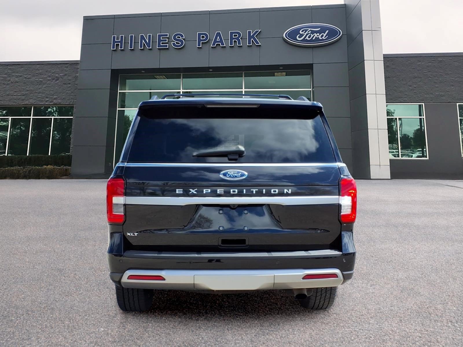 Used 2023 Ford Expedition XLT AWD/4WD image 6