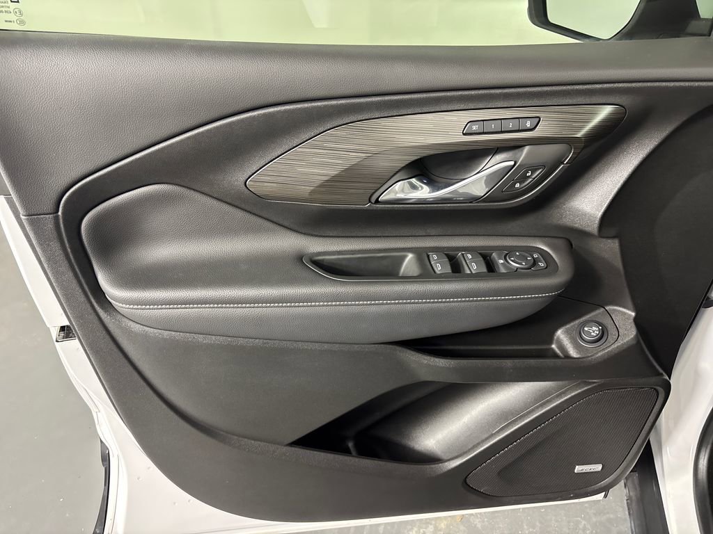 Used 2022 GMC Terrain SLT w/ Infotainment Package II FWD image 11