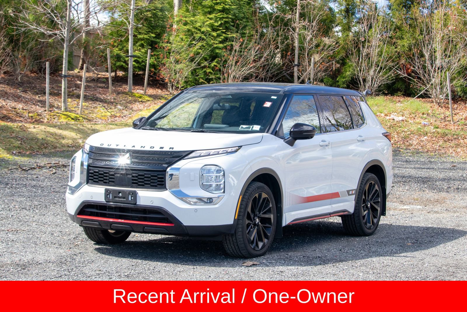 Used 2023 Mitsubishi Outlander SE image 1