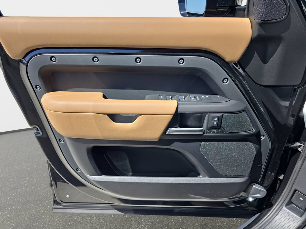 New 2026 Land Rover Defender 110 X-Dynamic SE AWD/4WD image 28
