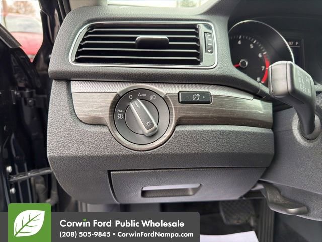 Used 2017 Volkswagen Passat 1.8T SE w/ SE Lighting Package image 14