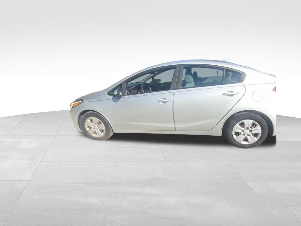Used 2017 Kia Forte LX image 6