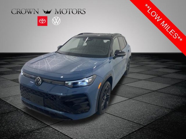 Used 2025 Volkswagen Tiguan SE R-Line AWD/4WD image 2