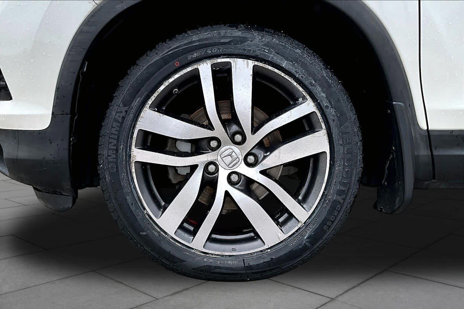Used 2016 Honda Pilot Touring image 11