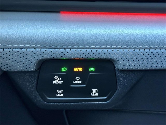 Used 2025 Volkswagen Atlas Peak Edition SE image 13