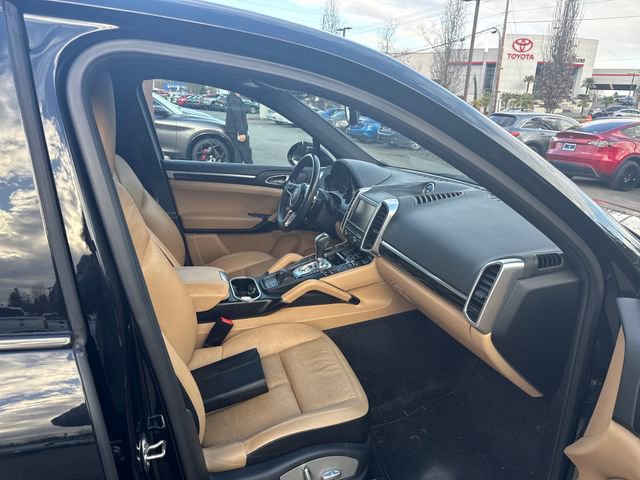 Used 2016 Porsche Cayenne image 42