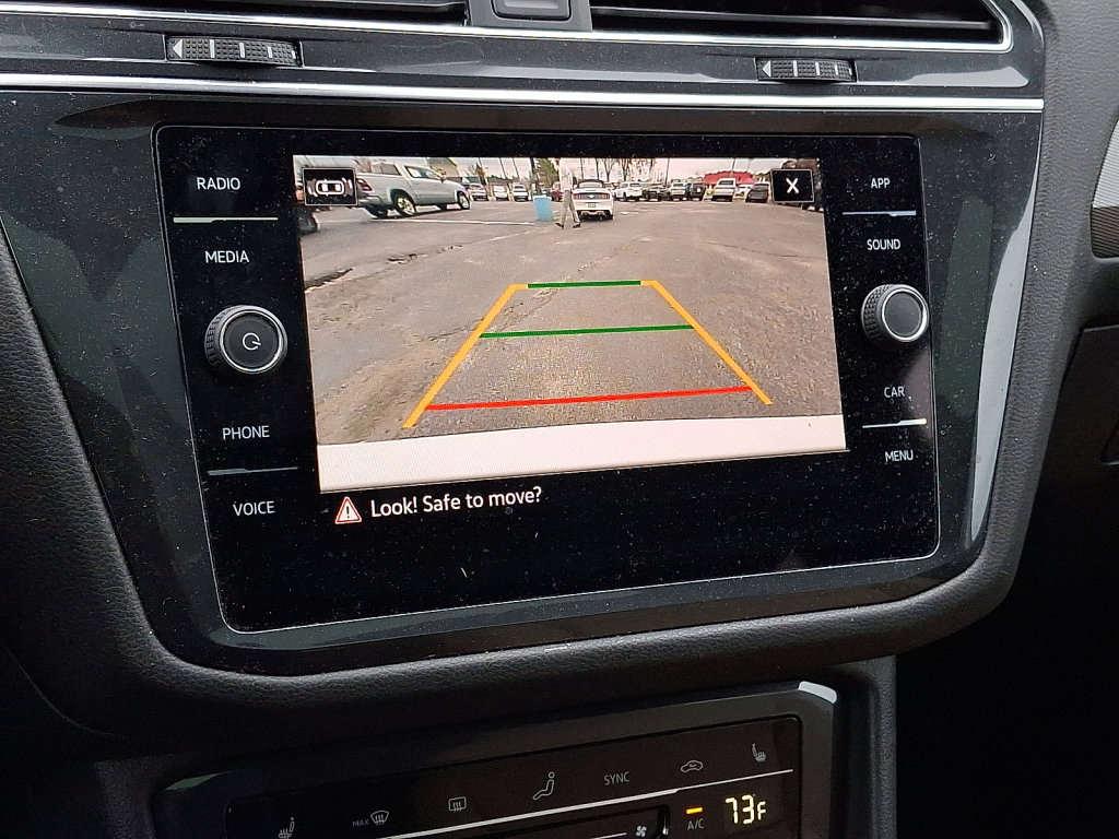 Used 2022 Volkswagen Tiguan SE w/ Panoramic Sunroof Package image 25