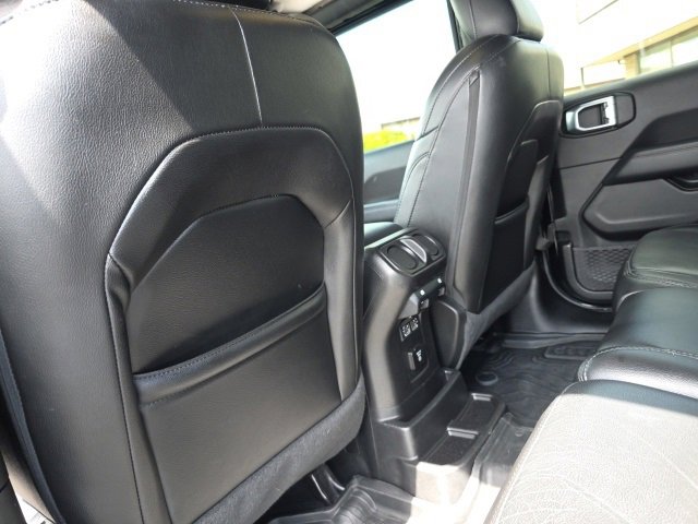 Used 2020 Jeep Wrangler Unlimited Sahara image 33