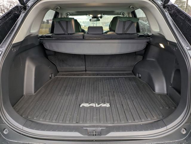 Used 2025 Toyota RAV4 XLE w/ Convenience Package image 16