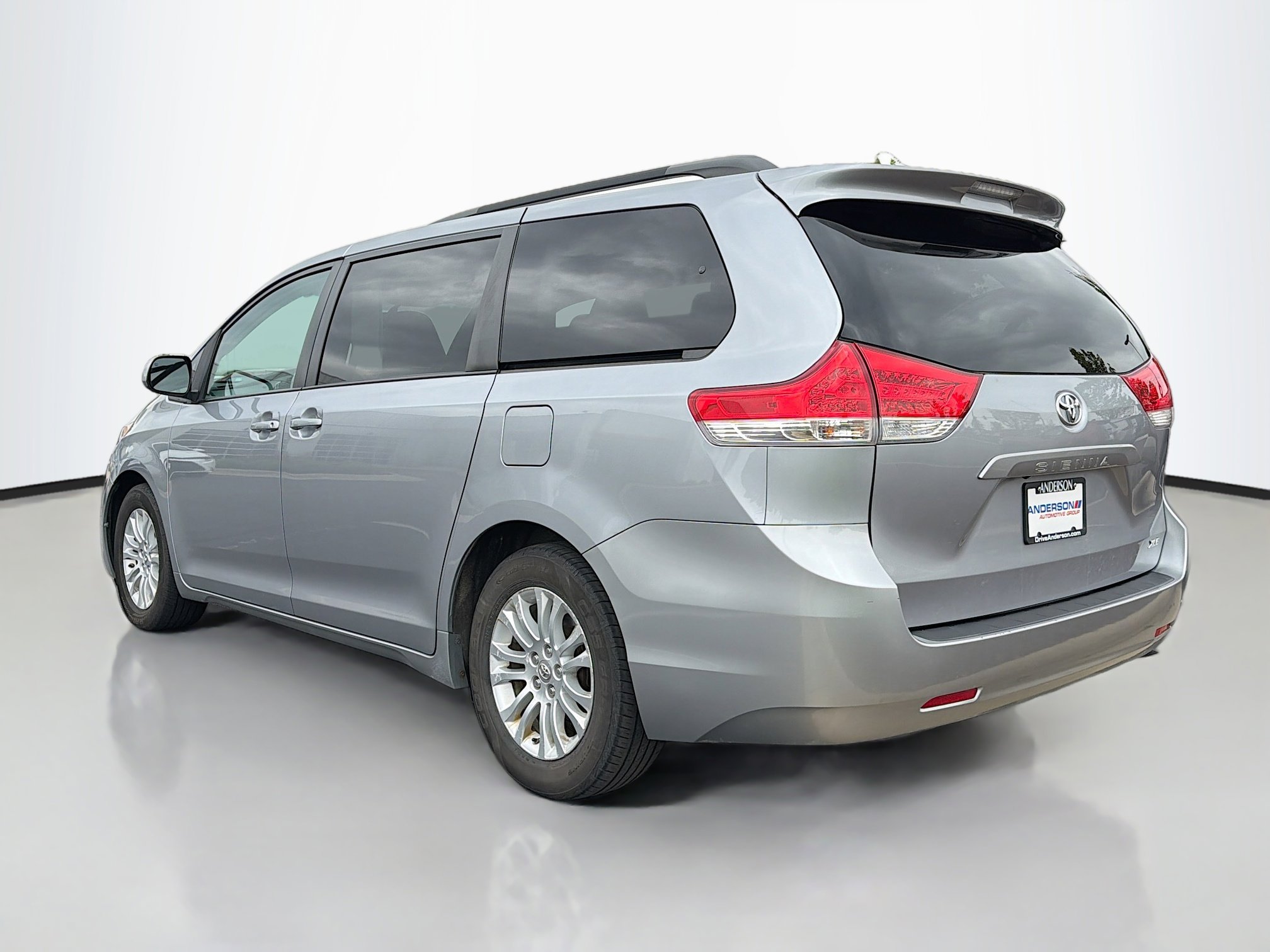 Used 2012 Toyota Sienna XLE FWD image 14