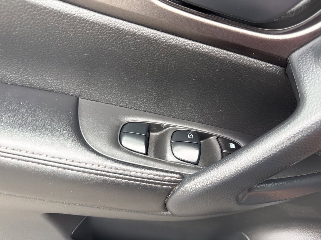 Used 2021 Nissan Rogue Sport S image 24