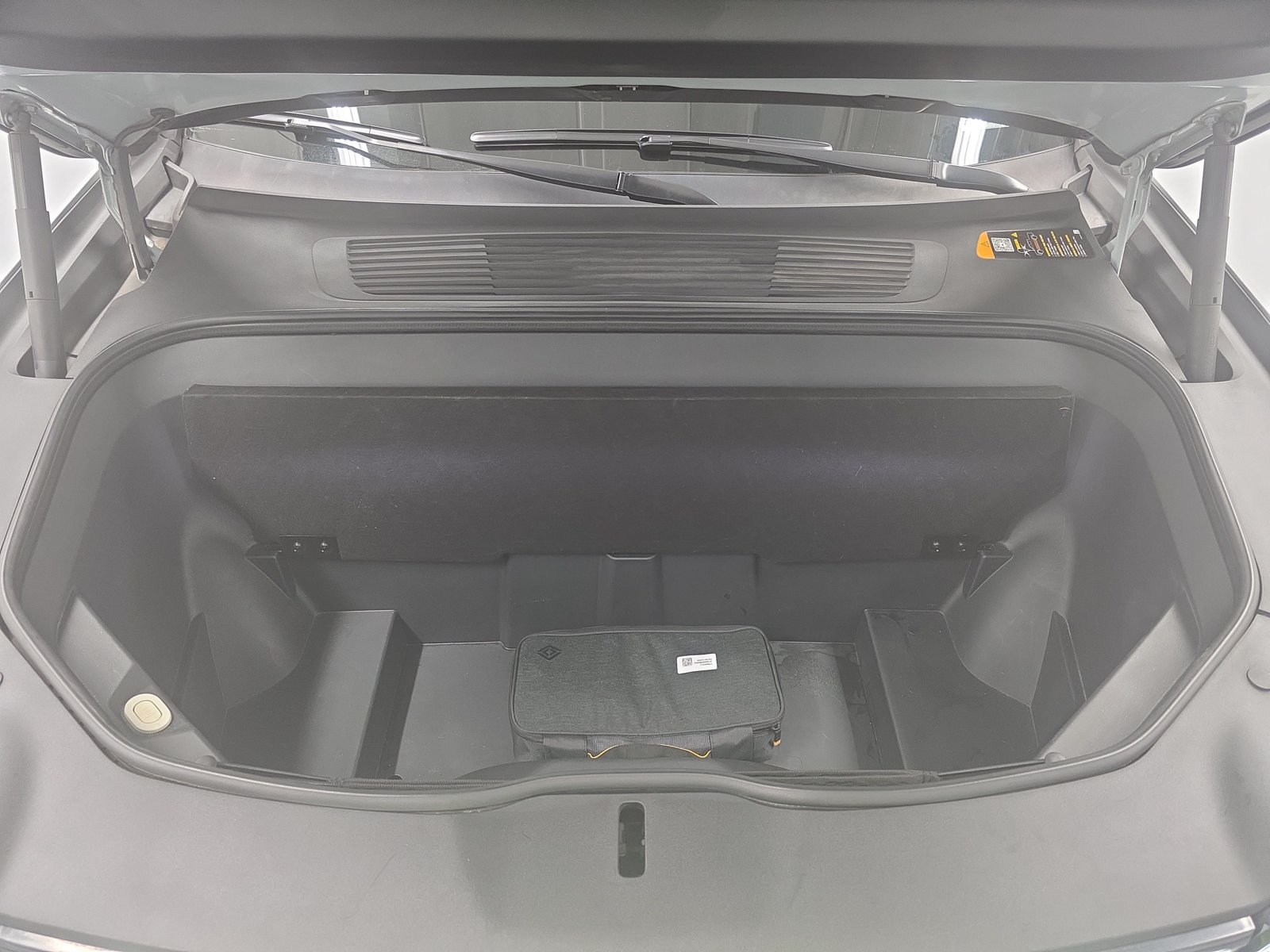 Used 2022 Rivian R1T Adventure AWD/4WD image 14