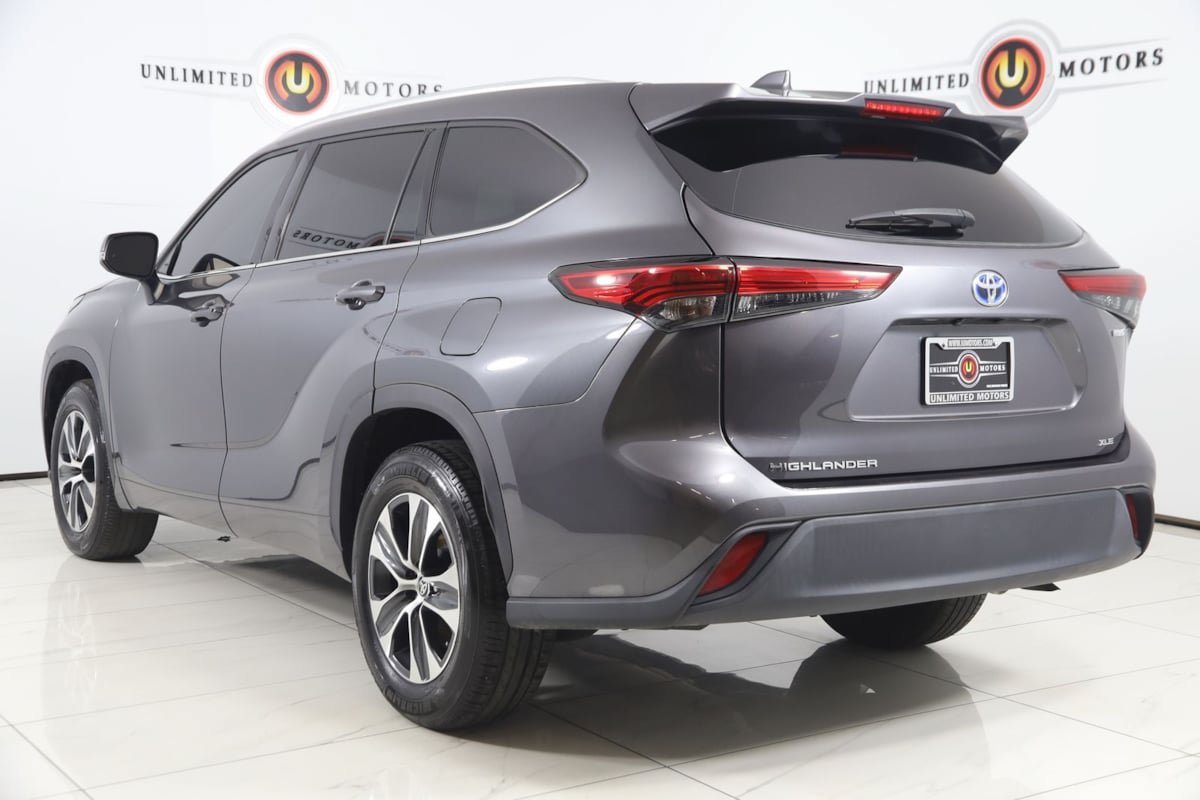 Used 2022 Toyota Highlander XLE FWD image 4