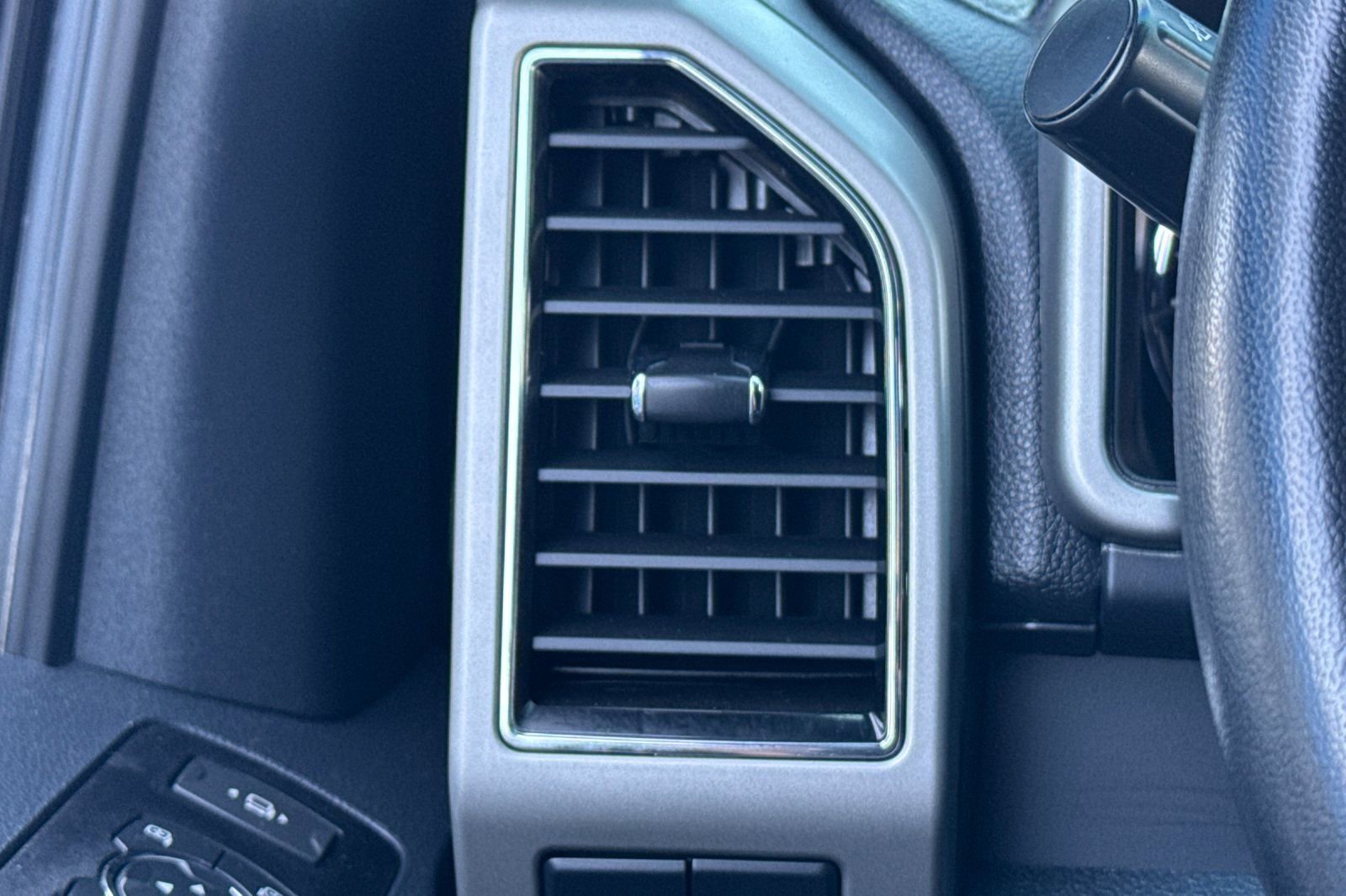 Used 2022 Ford F250 Lariat w/ Lariat Value Package image 28