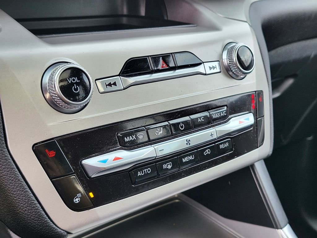 Certified 2022 Ford Explorer XLT w/ Equipment Group 202A image 24