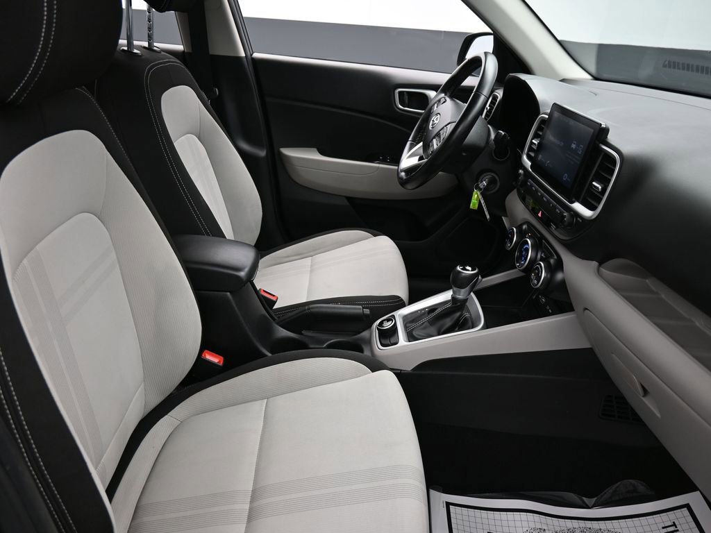Used 2022 Hyundai Venue SEL image 19