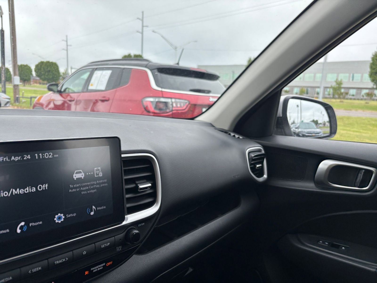 Used 2025 Hyundai Venue SEL FWD image 34