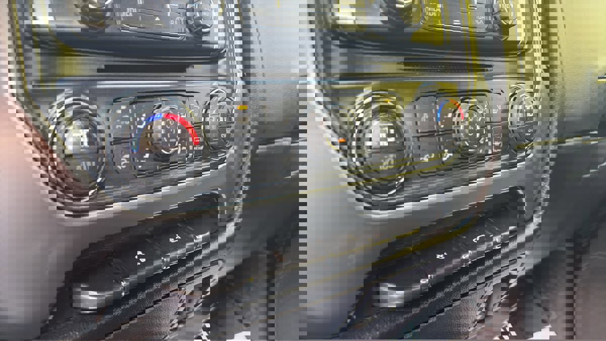 Used 2016 Chevrolet Silverado 2500 LT w/ LT Convenience Package image 18