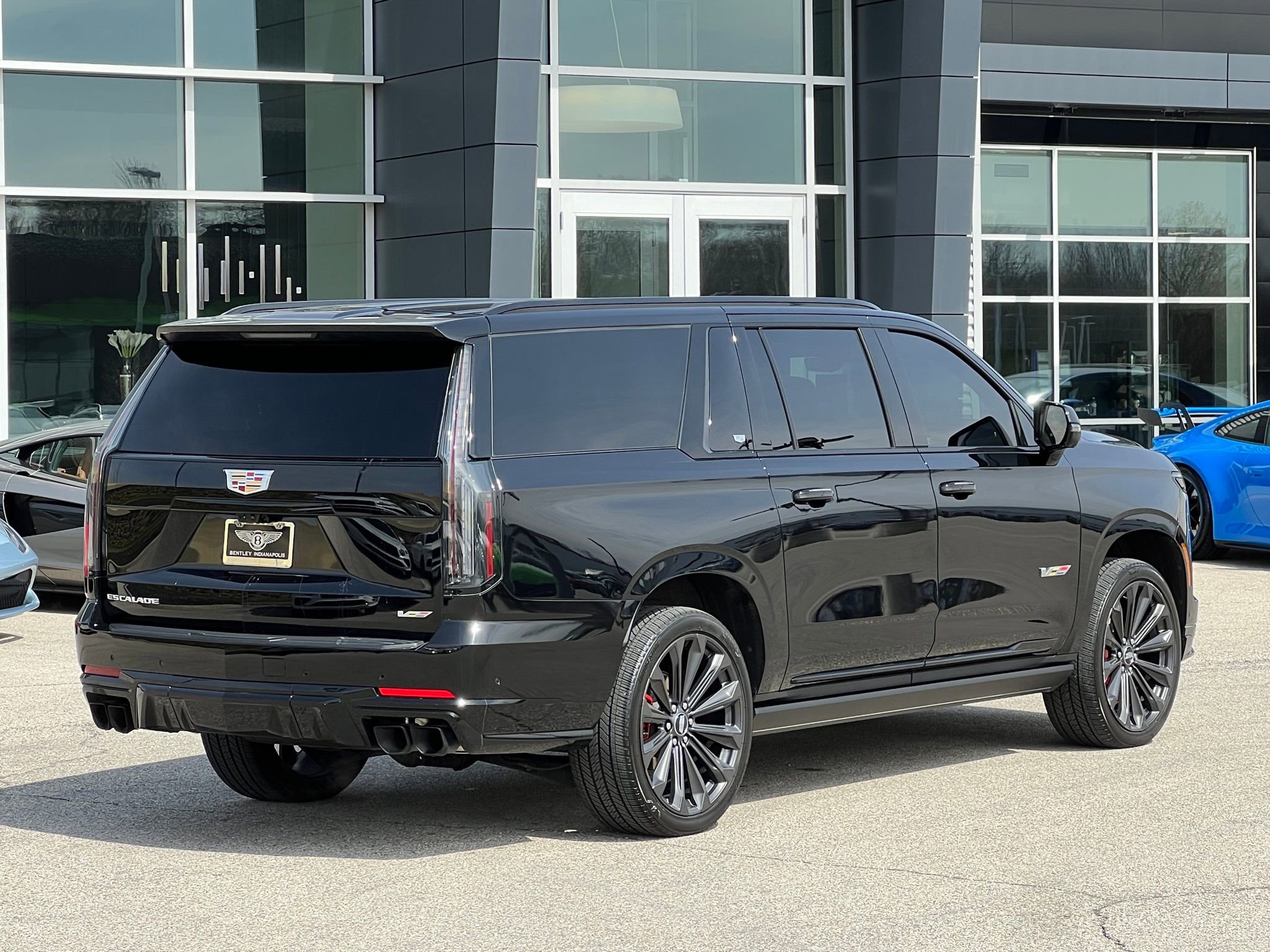 Used 2025 Cadillac Escalade ESV V image 5