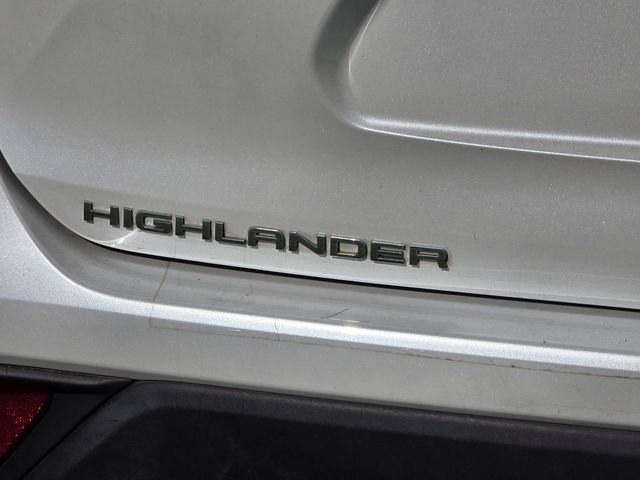 Used 2023 Toyota Highlander LE AWD/4WD image 15