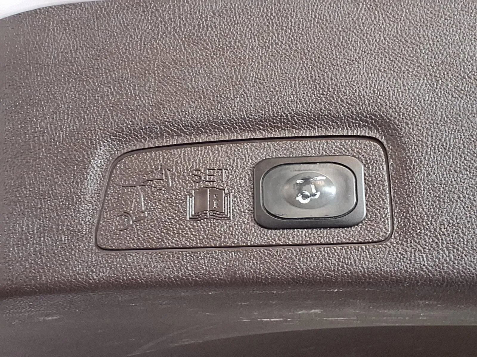 Used 2017 Lincoln MKC Select image 7