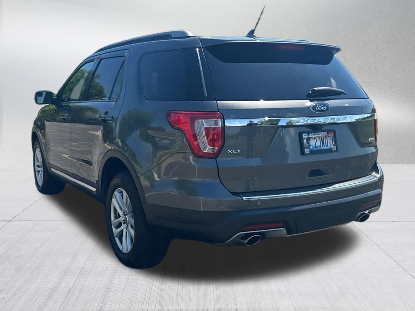 Used 2018 Ford Explorer XLT w/ Equipment Group 202A AWD/4WD image 5