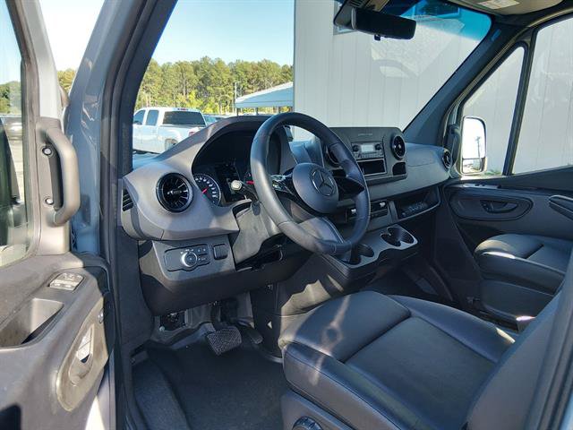 Used 2025 Mercedes-Benz Sprinter 2500 image 9