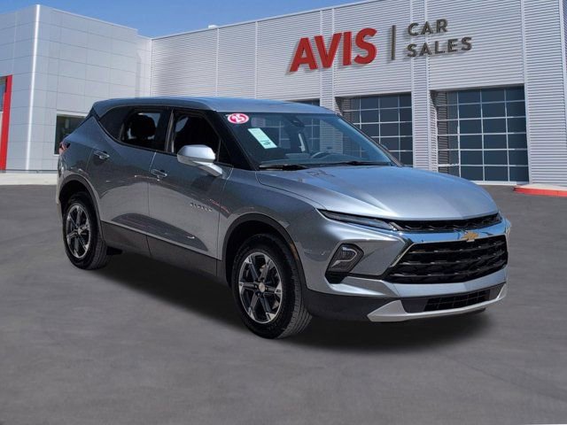Used 2025 Chevrolet Blazer LT FWD image 3