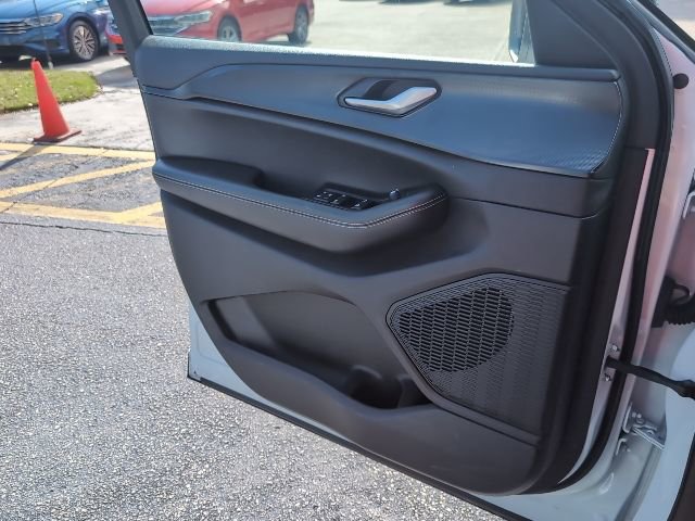 Used 2023 Jeep Grand Cherokee L Laredo image 24