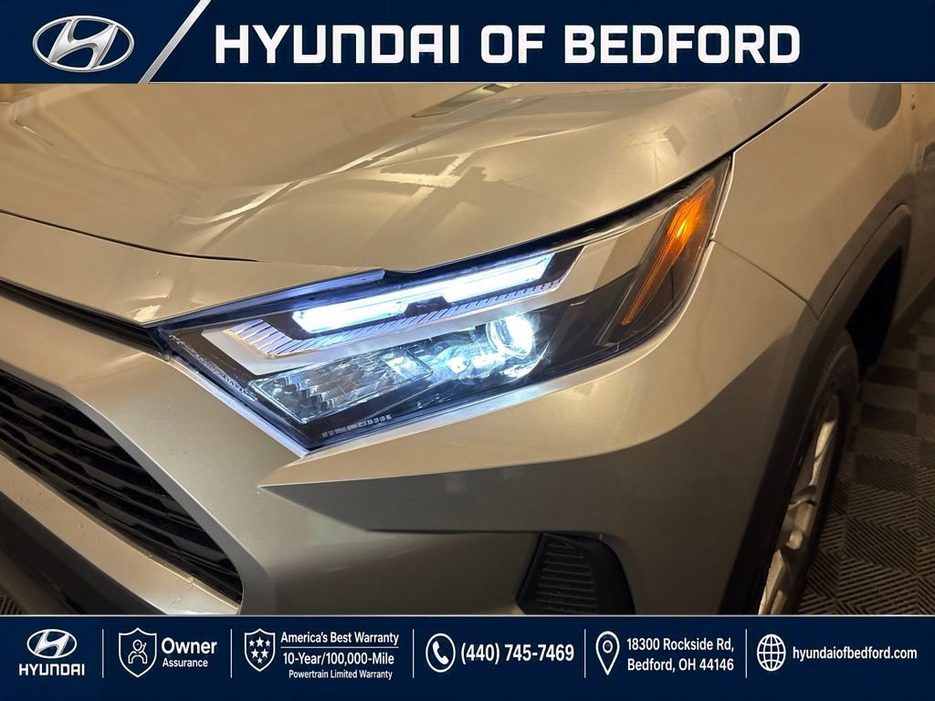 Used 2025 Toyota RAV4 XLE AWD/4WD image 12