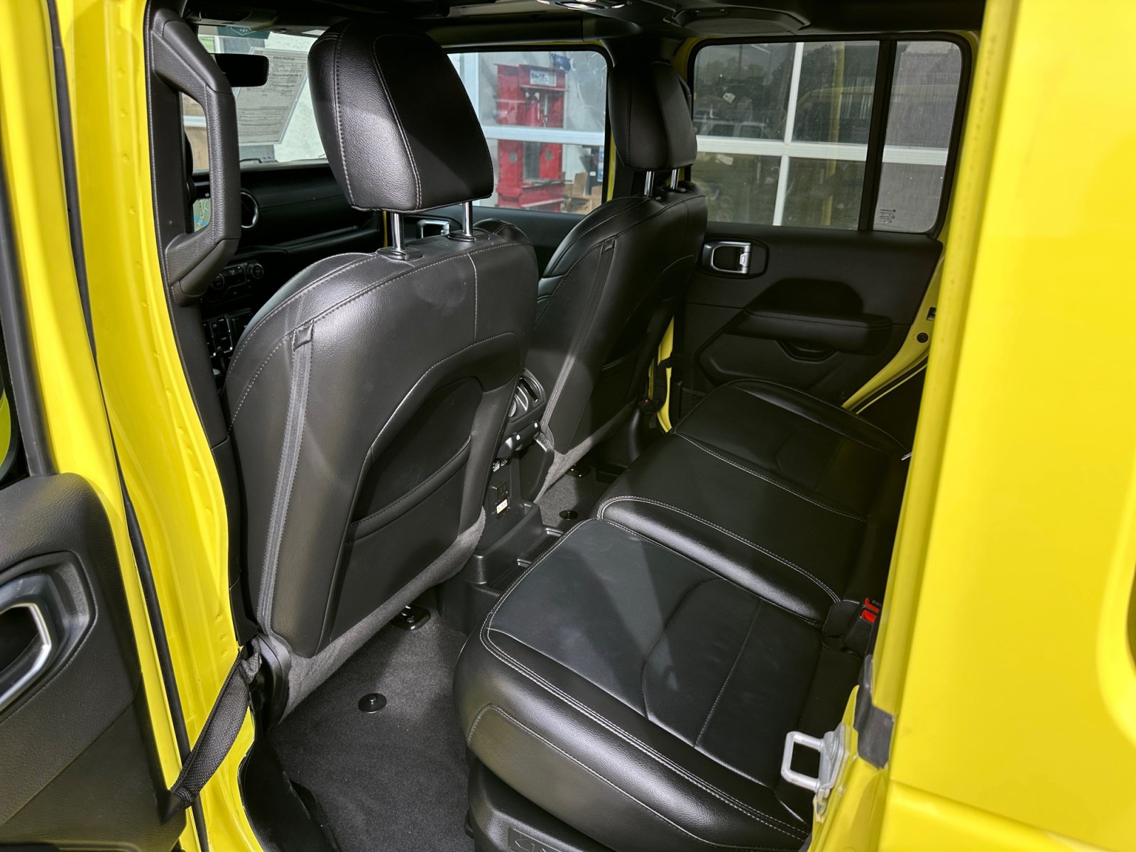 Used 2023 Jeep Wrangler Unlimited Sahara AWD/4WD image 24
