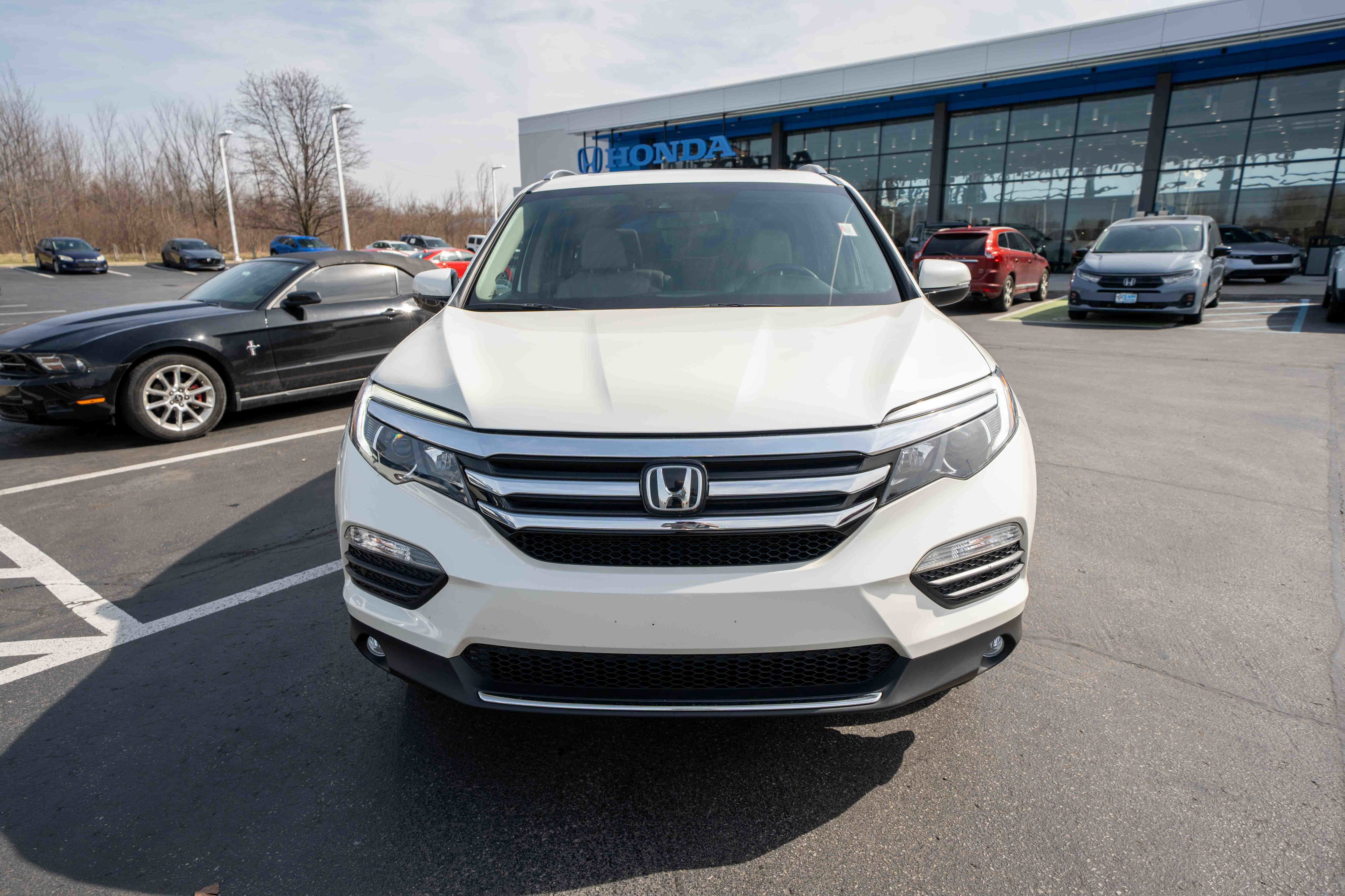 Used 2017 Honda Pilot Elite image 2