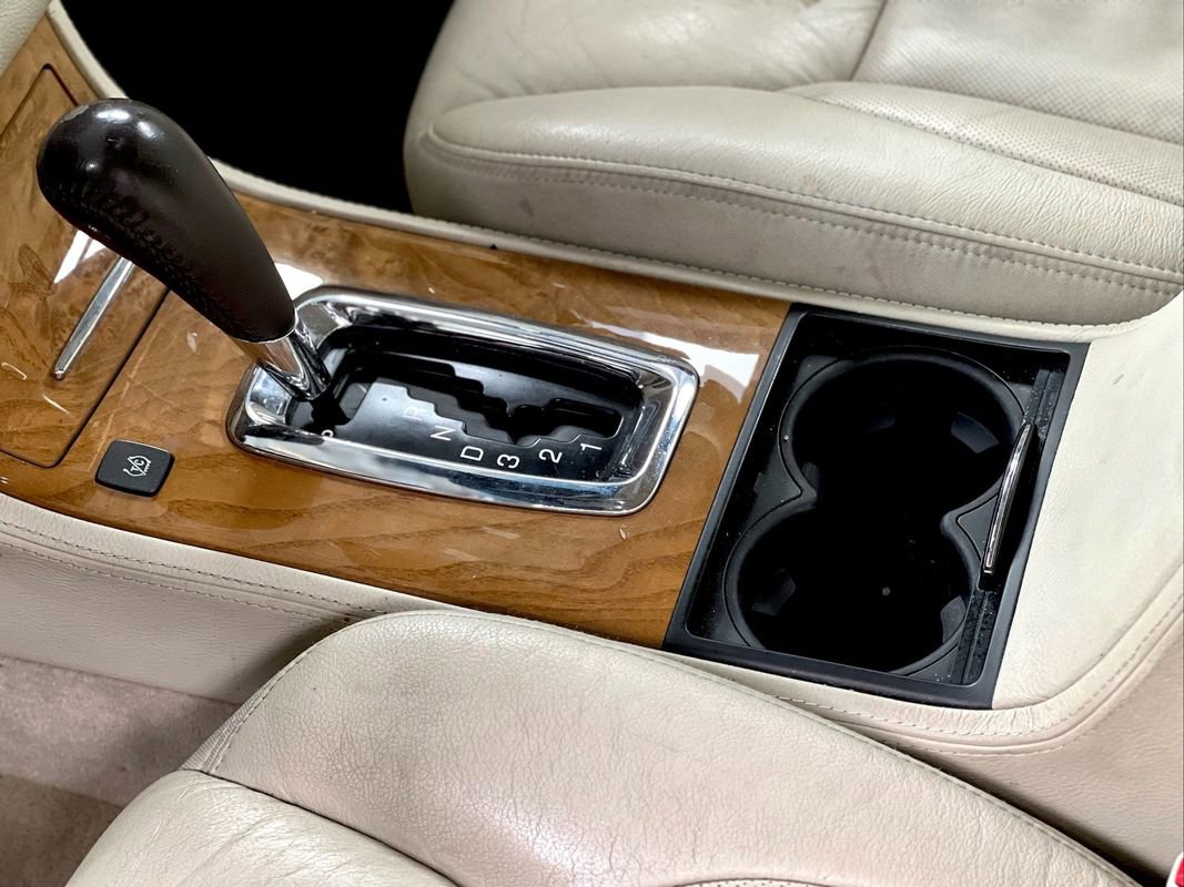 Used 2011 Cadillac DTS Platinum image 36