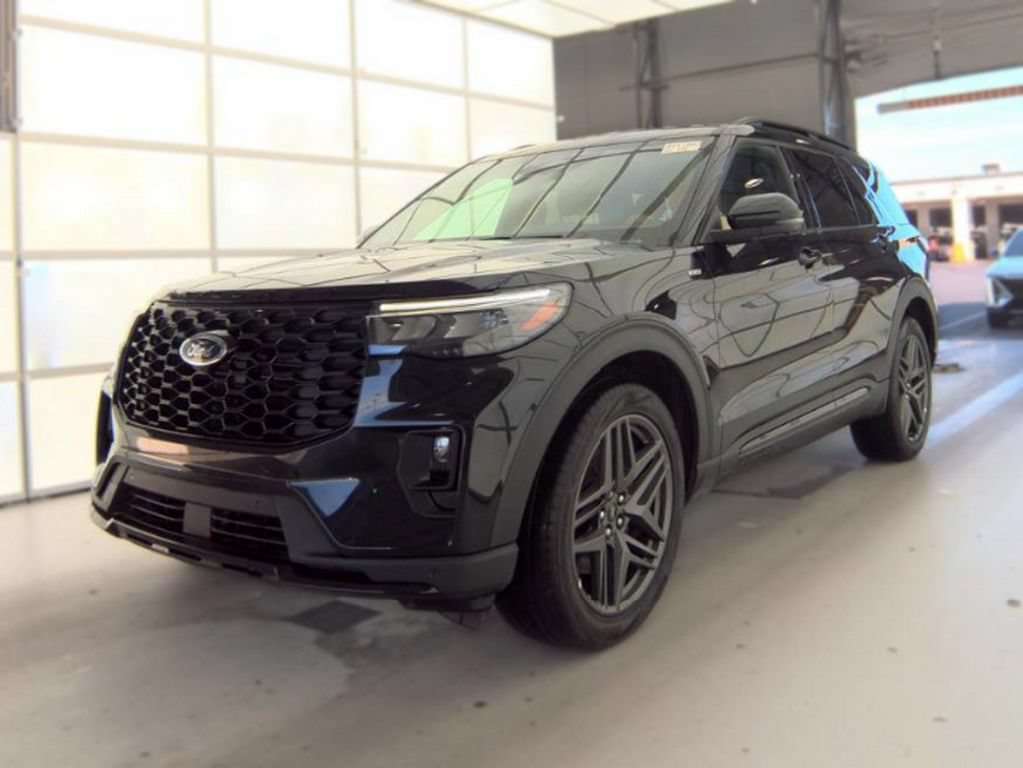 Used 2025 Ford Explorer ST-Line w/ ST-Line Street Pack AWD/4WD image 2