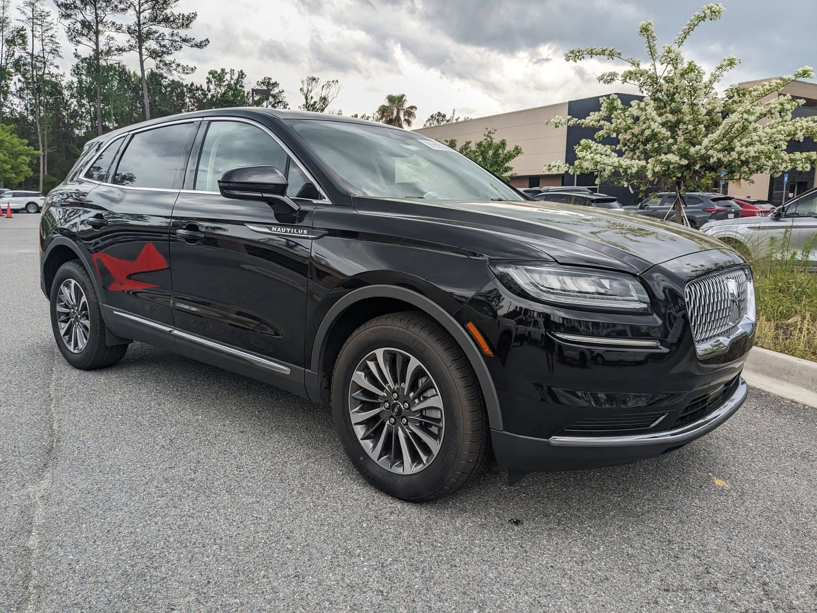 Certified 2023 Lincoln Nautilus AWD w/ Premium Package image 3