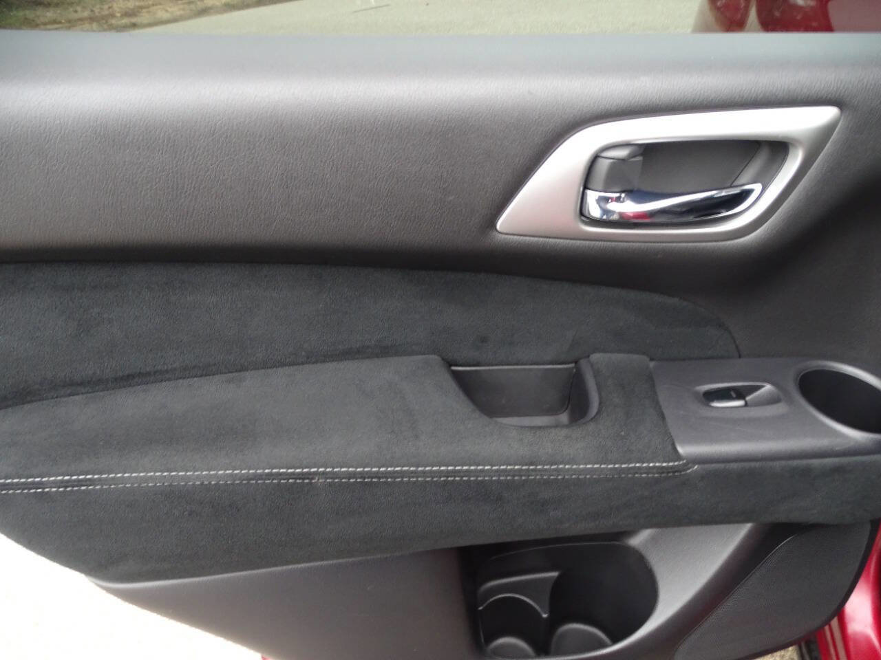 Used 2015 Nissan Pathfinder SV image 30